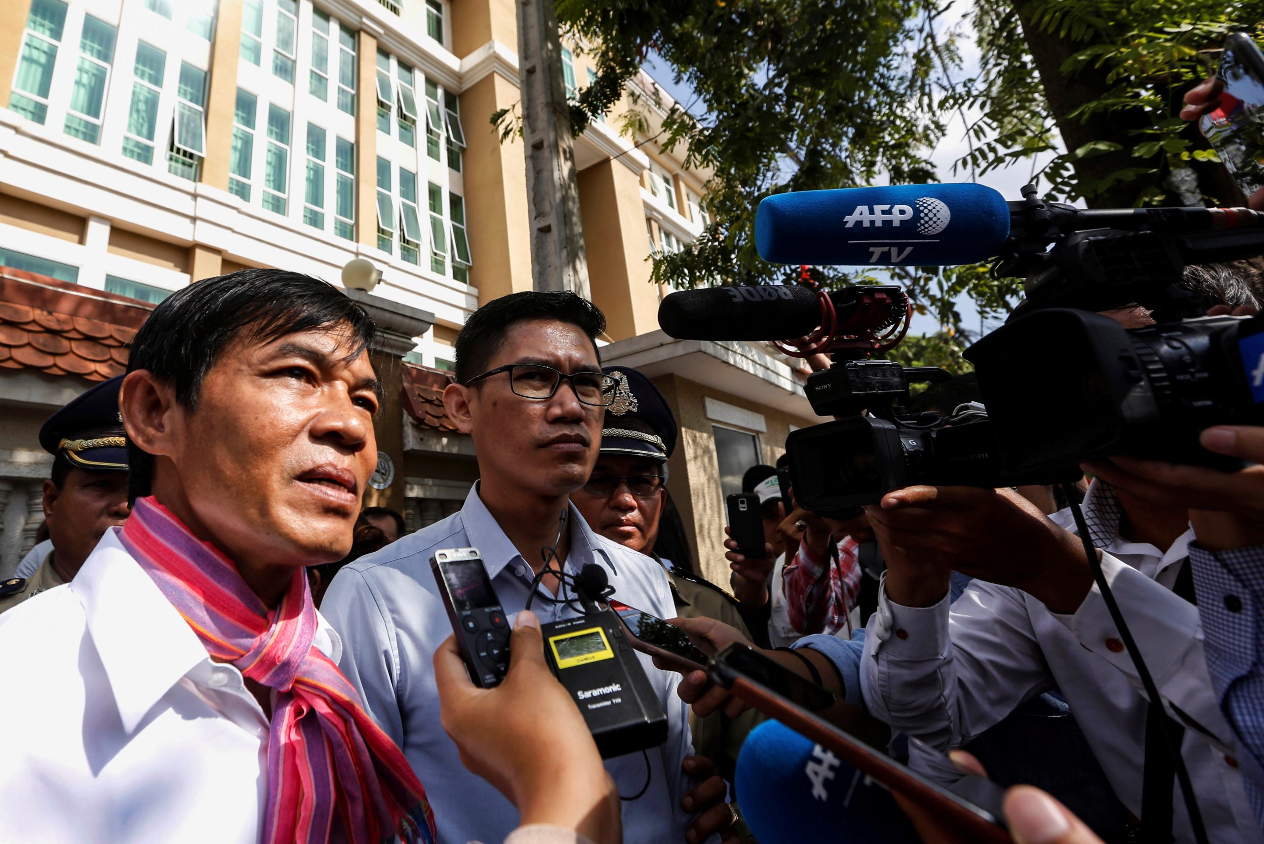 Former RFA reporters Uon Chhin and Yeang Sothearin speak to the media outside of the Phnom Penh Municipal Court