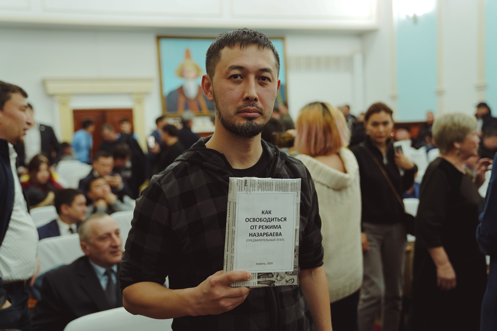 Kazakhstan activist Alnur Ilyashev holding a sign